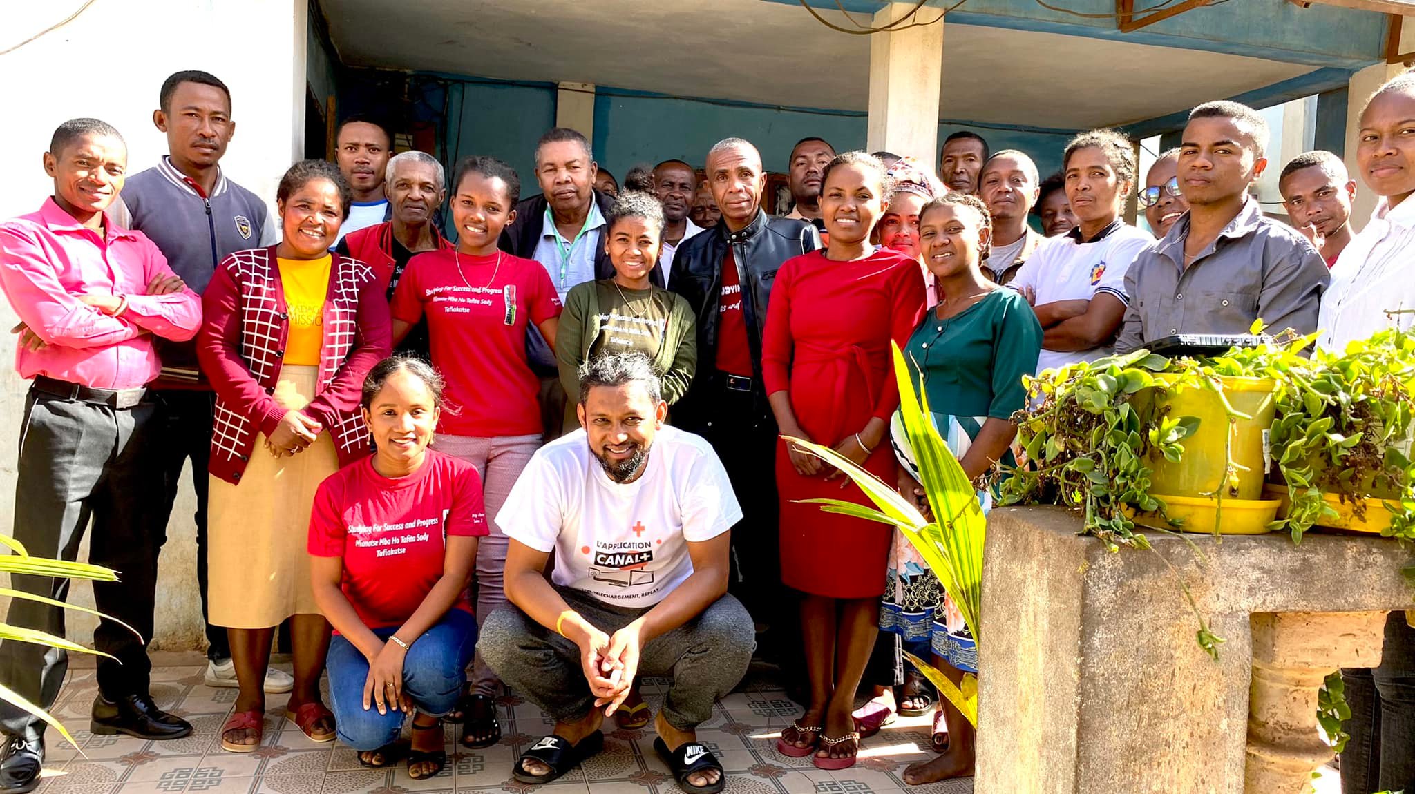 Students thanking for solar panels